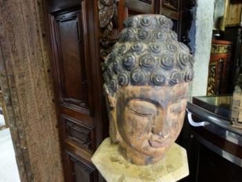 Dřevěná hlava Budhy 