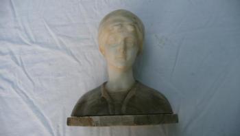 Mramorová busta ženy 